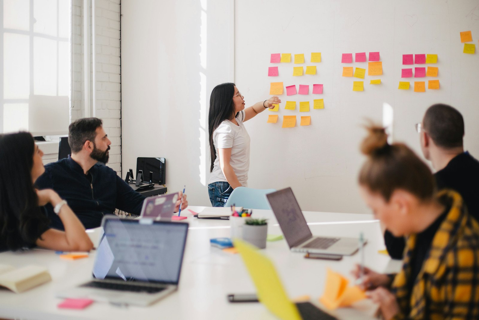 Microsoft Dynamics 365 Implementierung — Projekt-Timeline-Planung mit 4 Phasen und Implementation-Sprint für Mittelstand mit Hypercare nach Go-Live