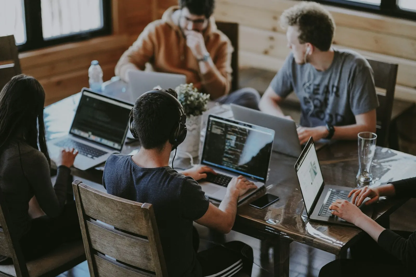 Power Platform Beratung — Team entwickelt Low-Code-Anwendungen auf Microsoft Dataverse